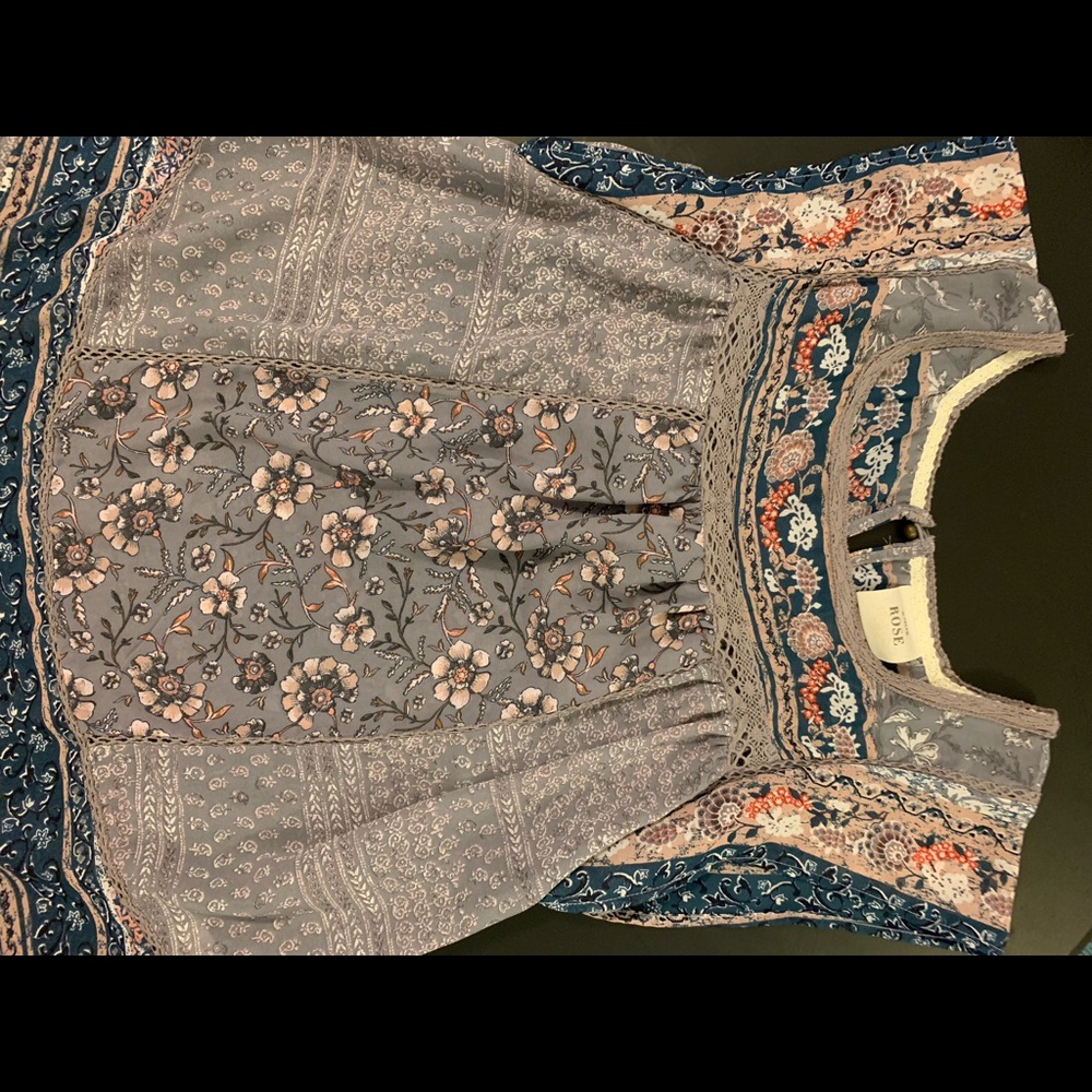 FLOWY FLORAL TOP